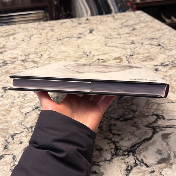 ⭐️Audrey Hepburn The 50’s Coffee Table Book - Picture 9 of 9